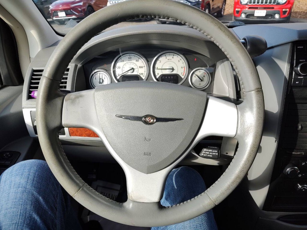 2008 Chrysler Town & Country Image 34