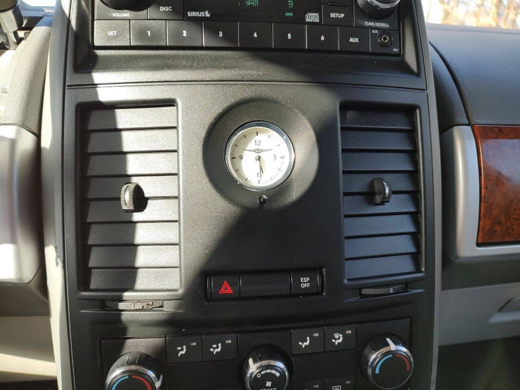 2008 Chrysler Town & Country Image 37