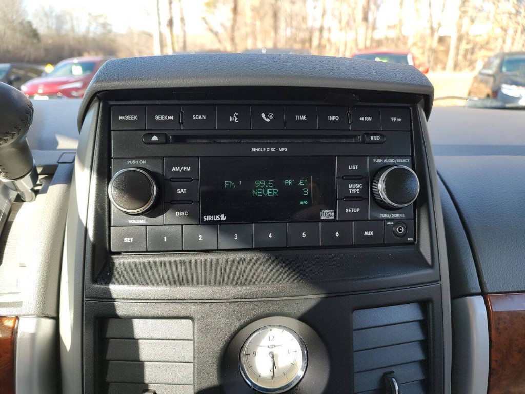 2008 Chrysler Town & Country Image 38