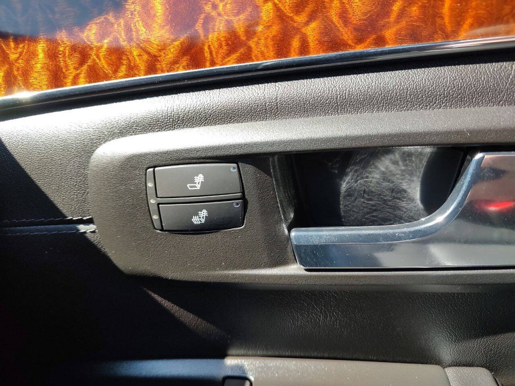 2008 Cadillac SRX Image 29