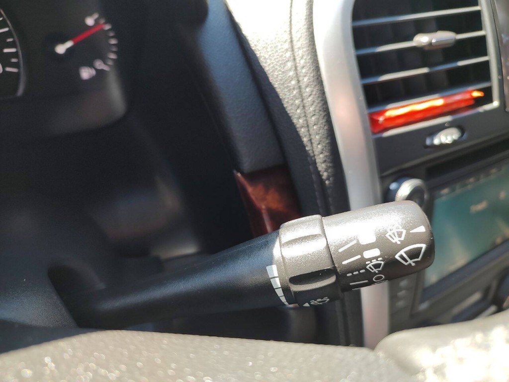 2008 Cadillac SRX Image 32