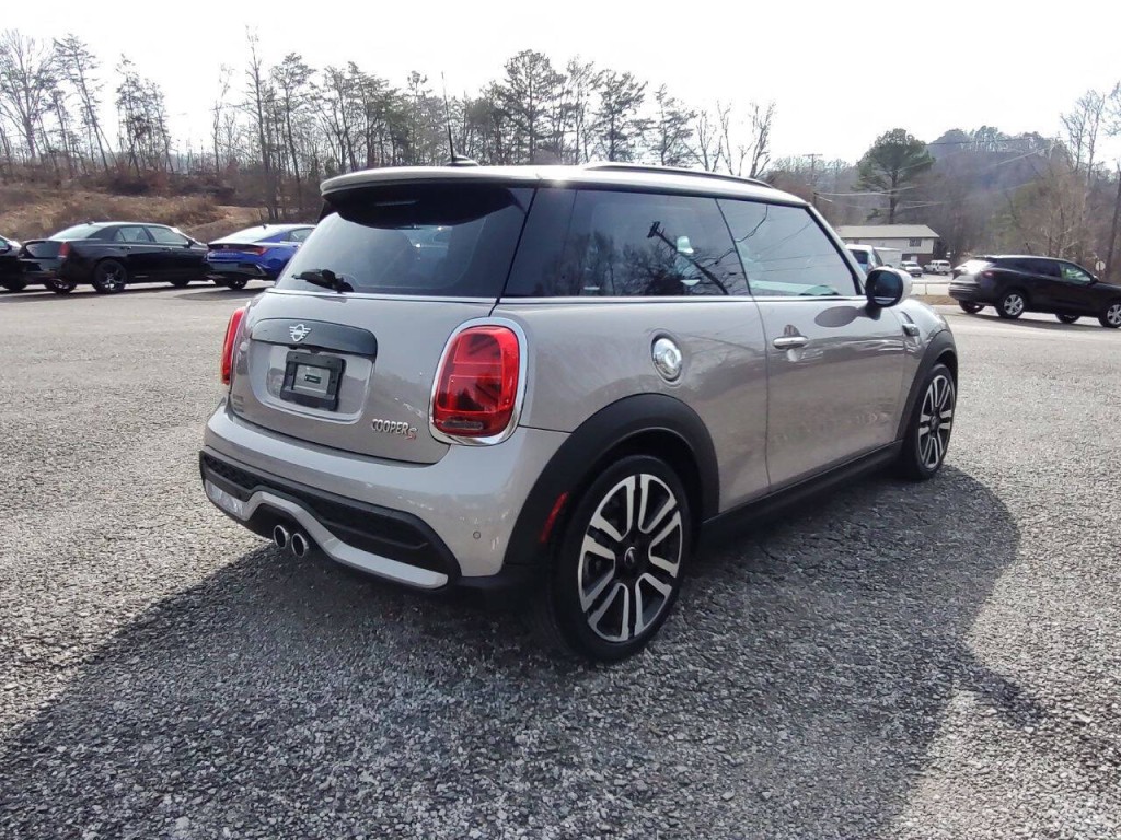 2024 MINI Cooper Image 6