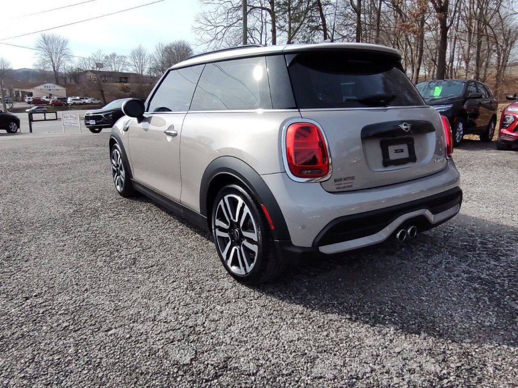 2024 MINI Cooper Image 8