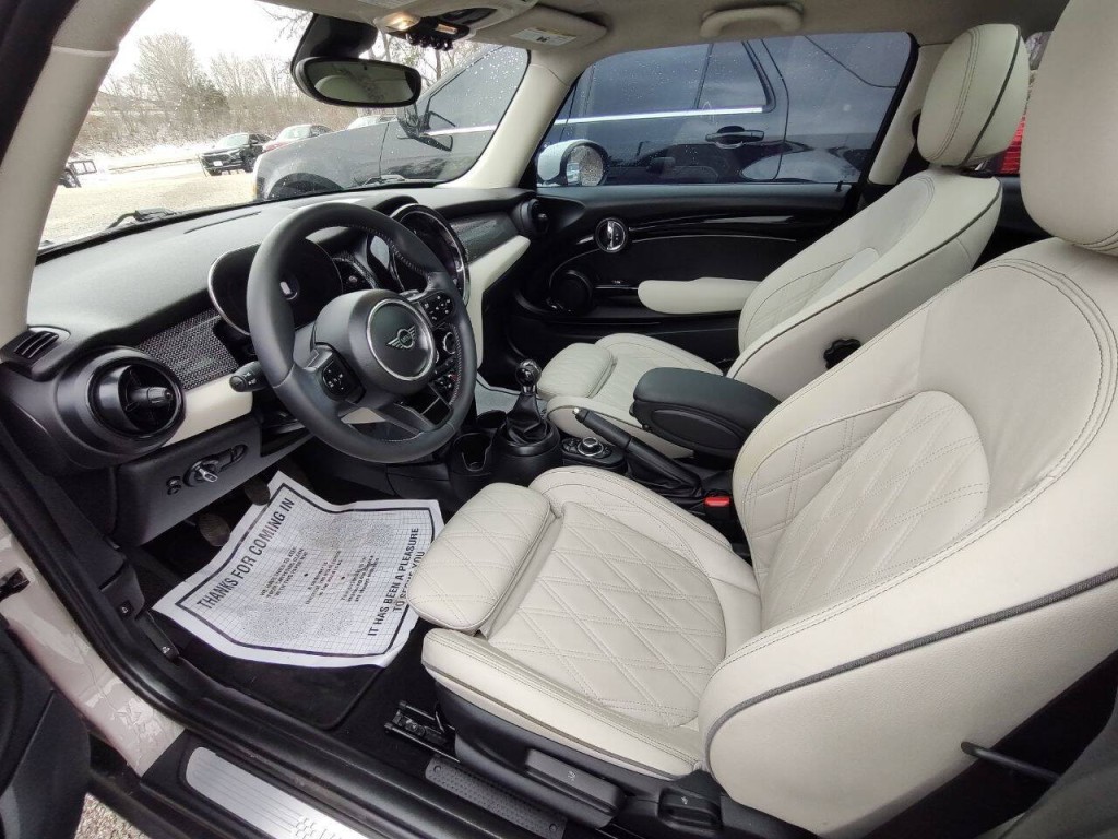 2024 MINI Cooper Image 25