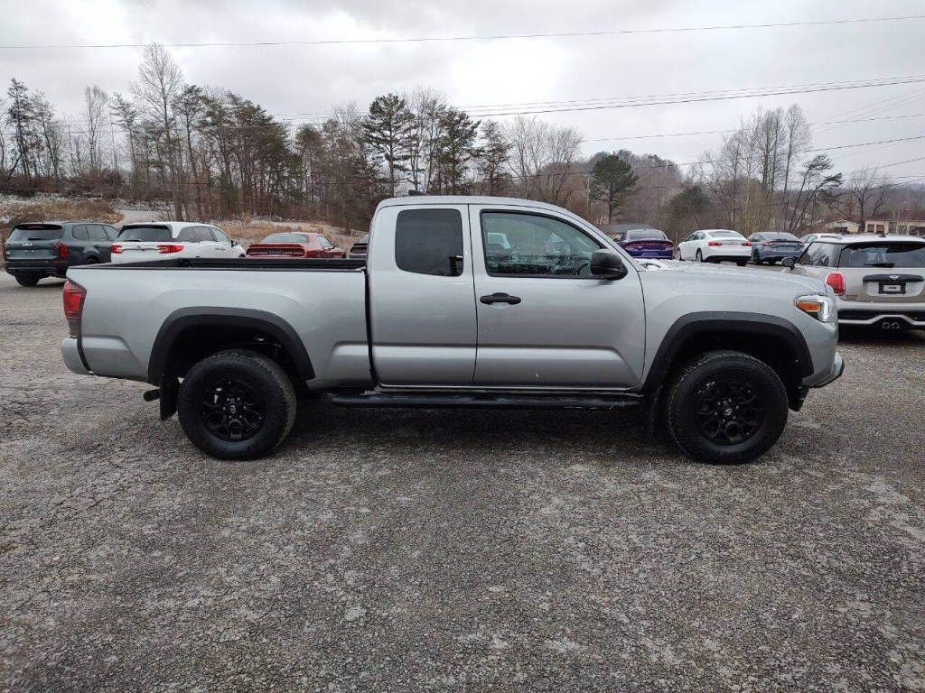 2019 Toyota Tacoma Image 10