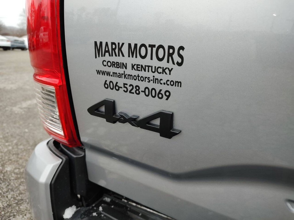 2019 Toyota Tacoma Image 12