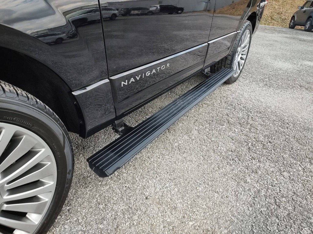 2017 Lincoln Navigator Image 5