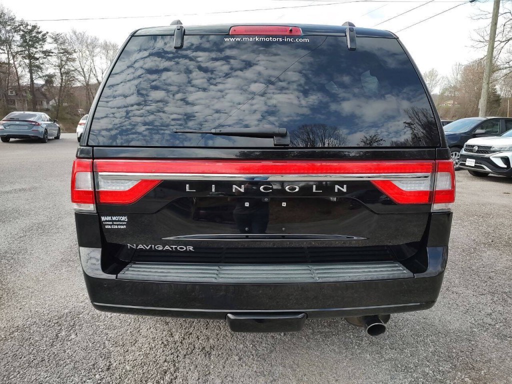 2017 Lincoln Navigator Image 8