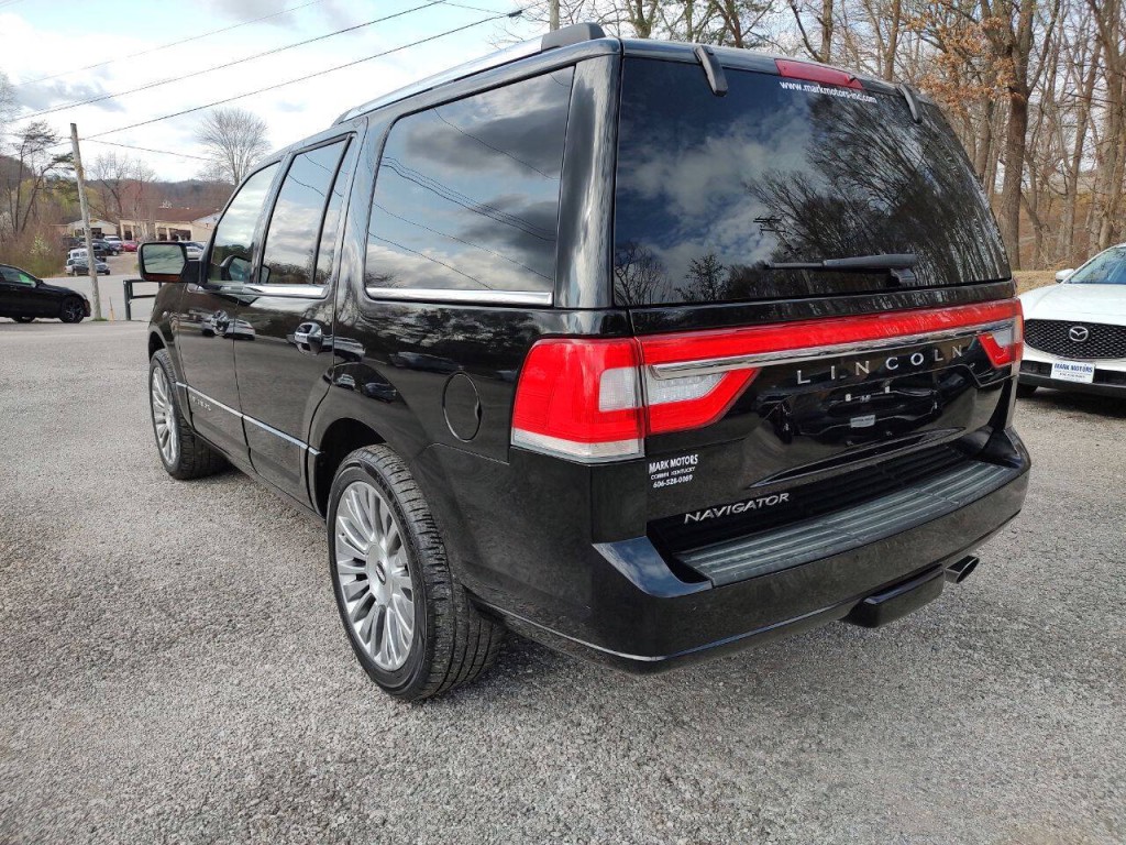 2017 Lincoln Navigator Image 9
