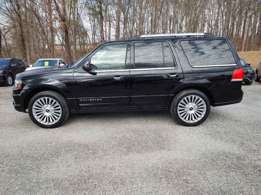 2017 Lincoln Navigator Image 10