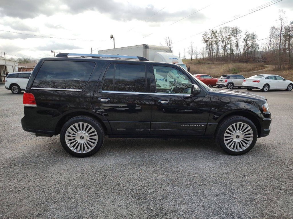 2017 Lincoln Navigator Image 11