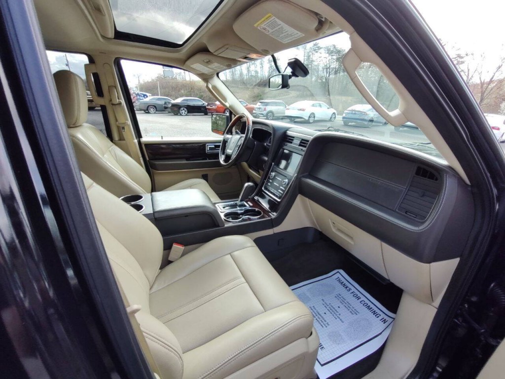2017 Lincoln Navigator Image 20