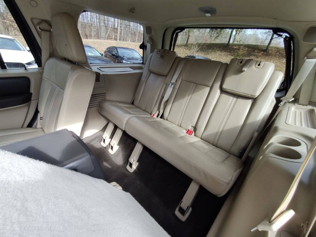 2017 Lincoln Navigator Image 28