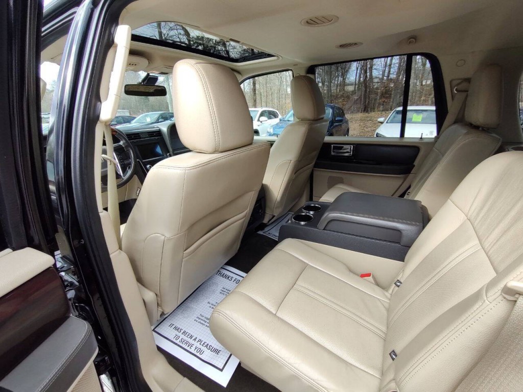 2017 Lincoln Navigator Image 32