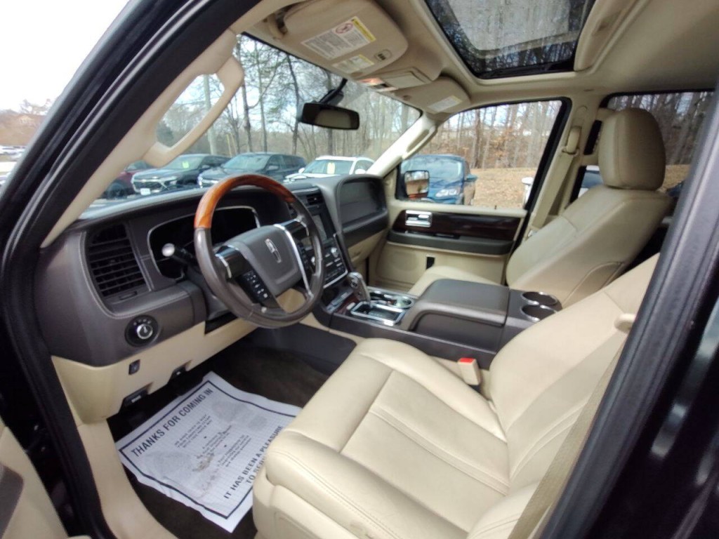 2017 Lincoln Navigator Image 34