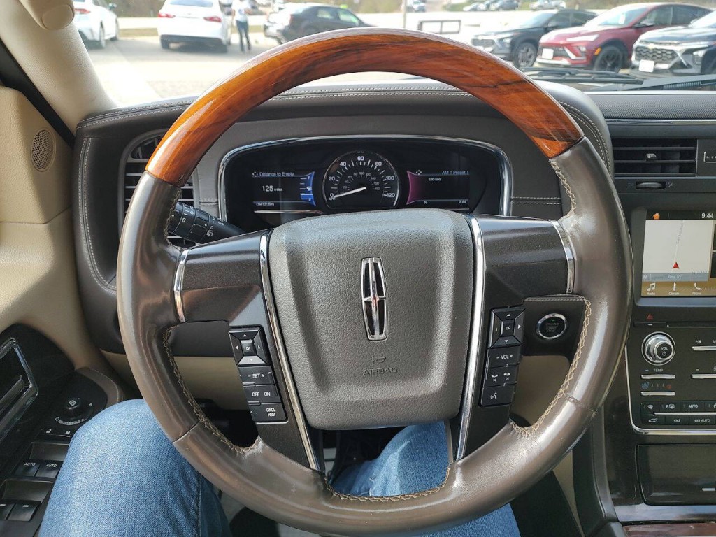 2017 Lincoln Navigator Image 50