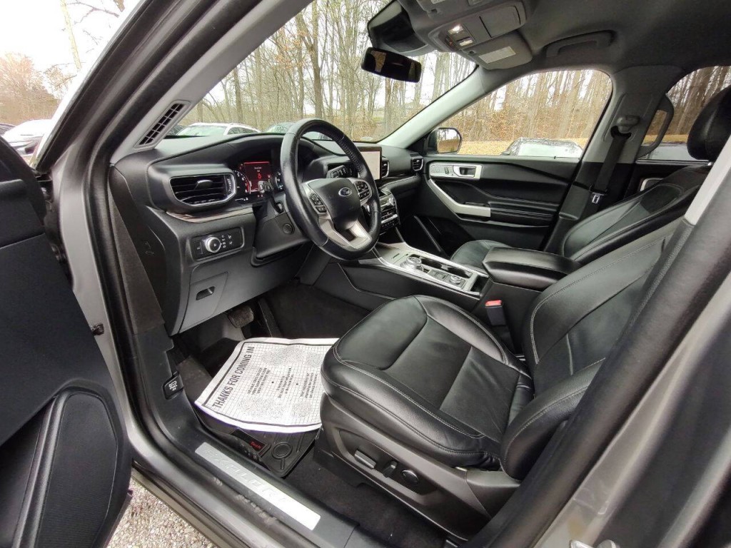 2021 Ford Explorer Image 38