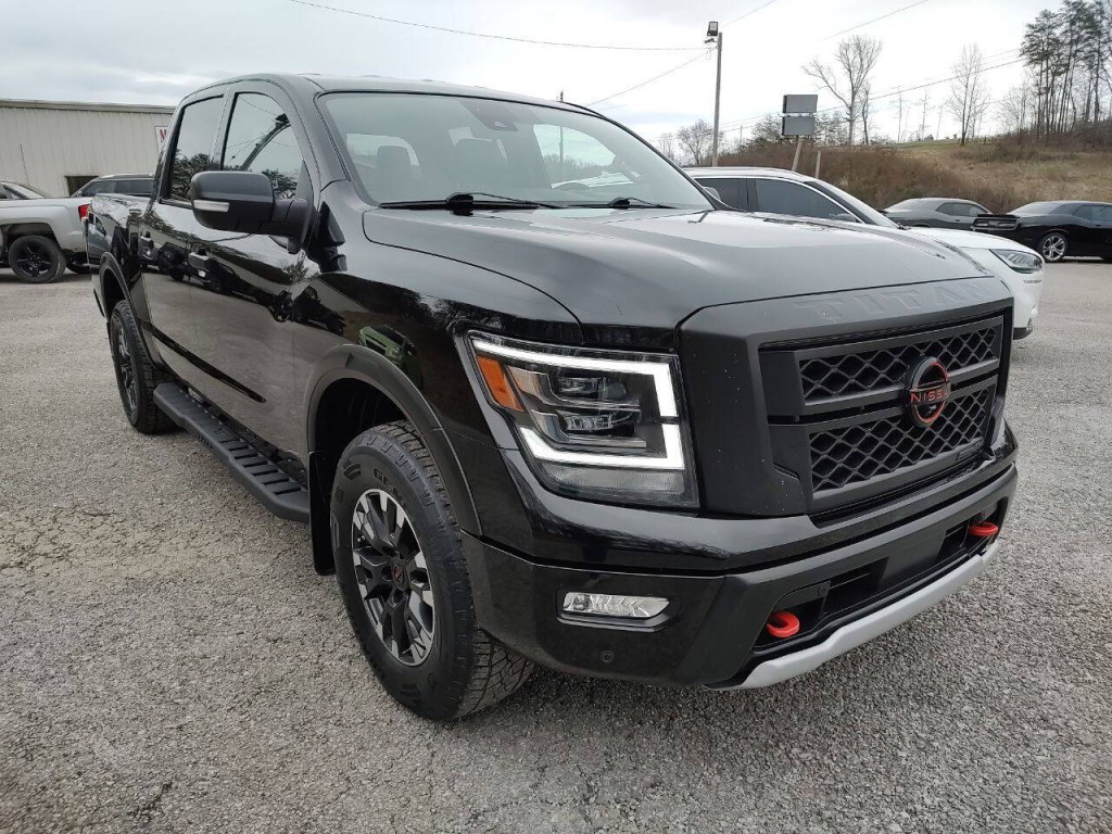 2023 Nissan Titan Image 4