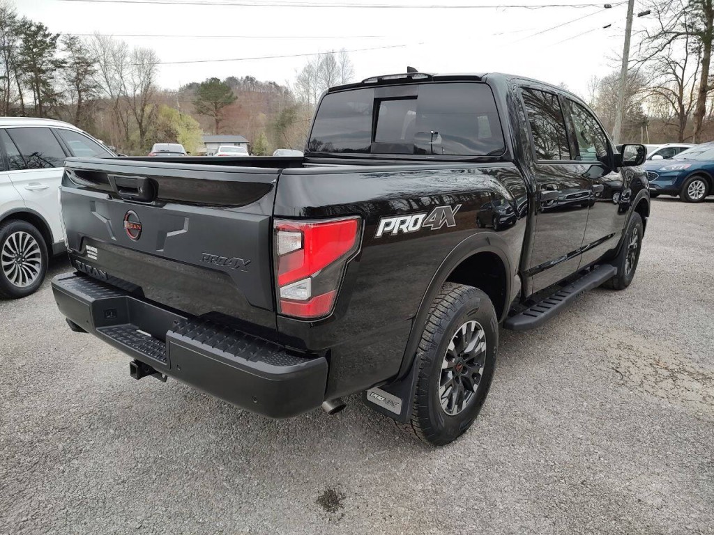 2023 Nissan Titan Image 7