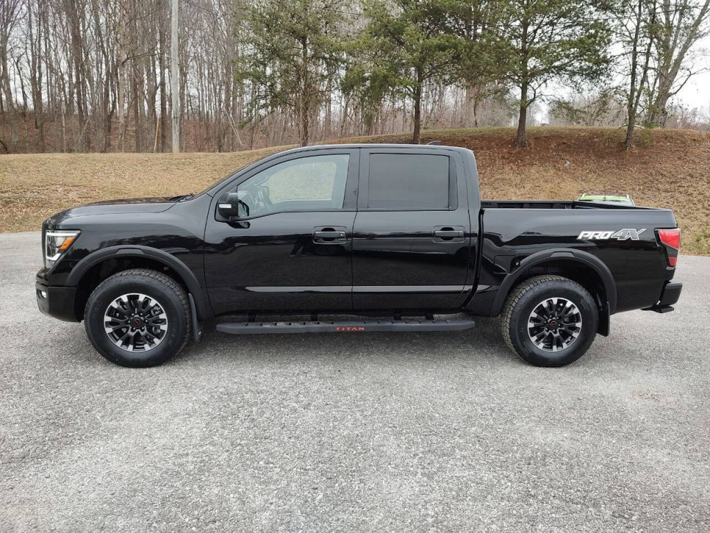 2023 Nissan Titan Image 8