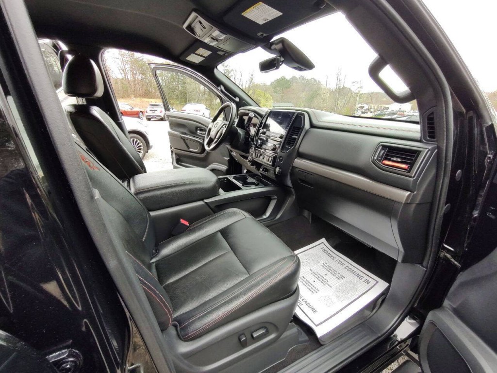 2023 Nissan Titan Image 24