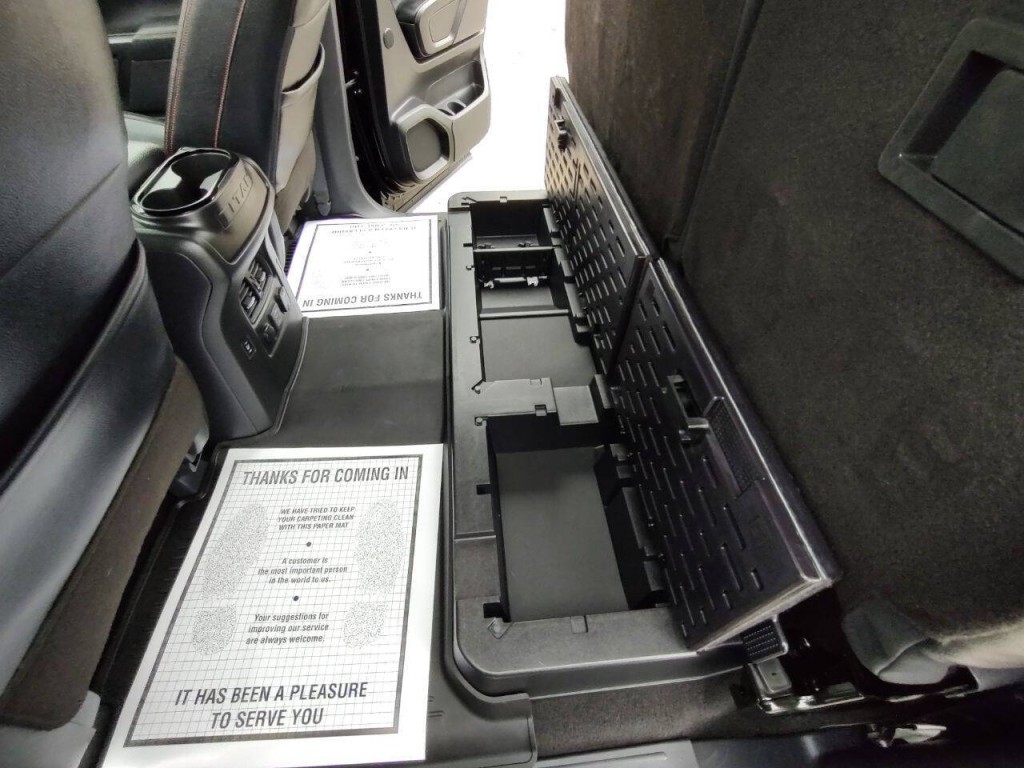 2023 Nissan Titan Image 25