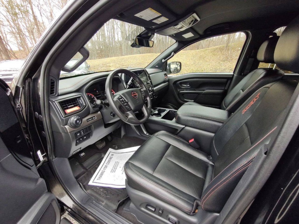2023 Nissan Titan Image 33