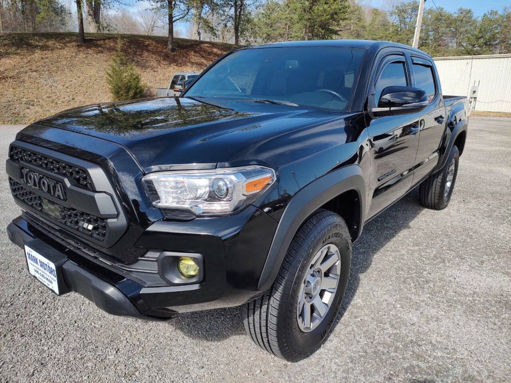 2023 Toyota Tacoma Image 2