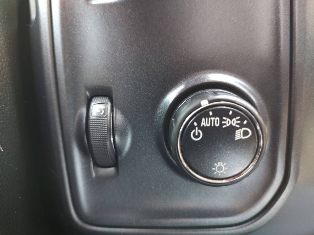 2015 Chevrolet Silverado 1500 Image 39