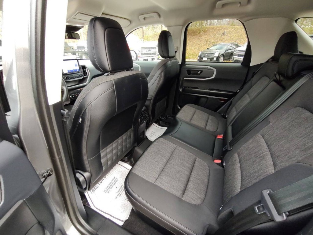 2022 Ford Bronco Image 28