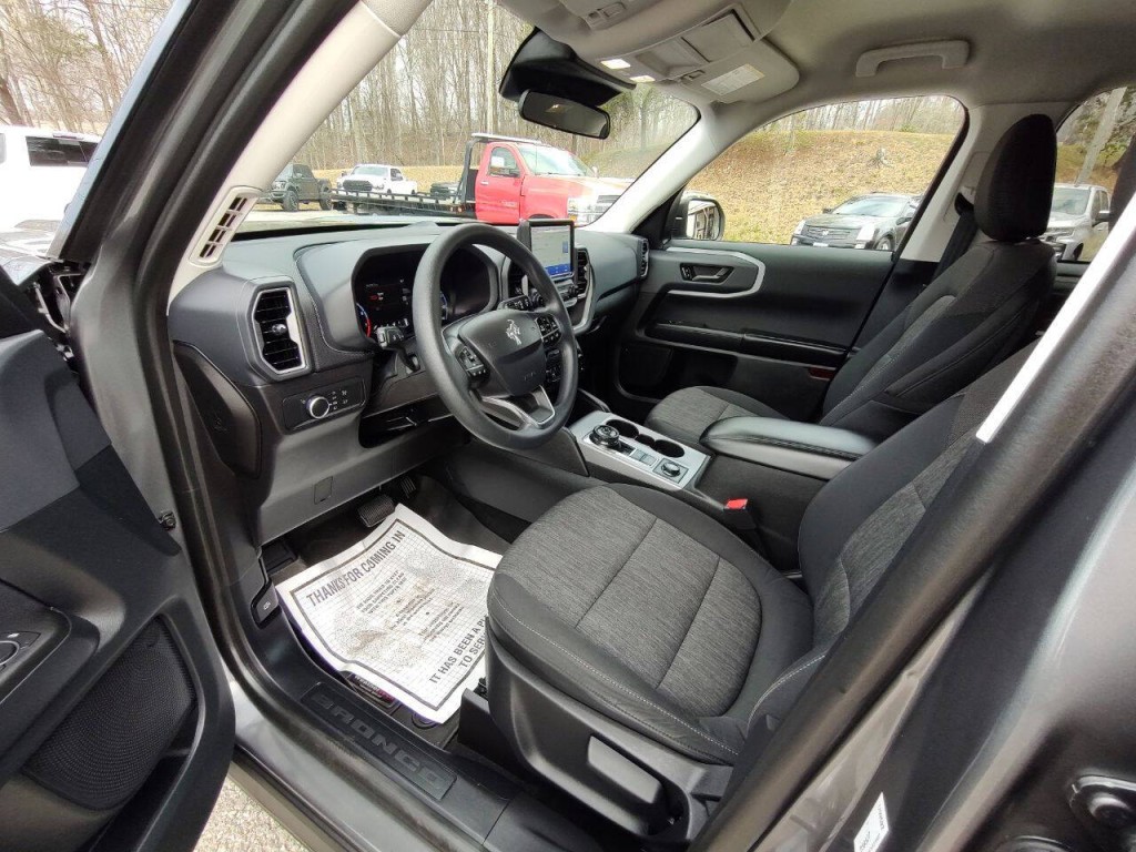 2022 Ford Bronco Image 29