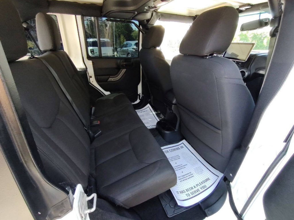 2015 Jeep Wrangler Unlimited Image 35
