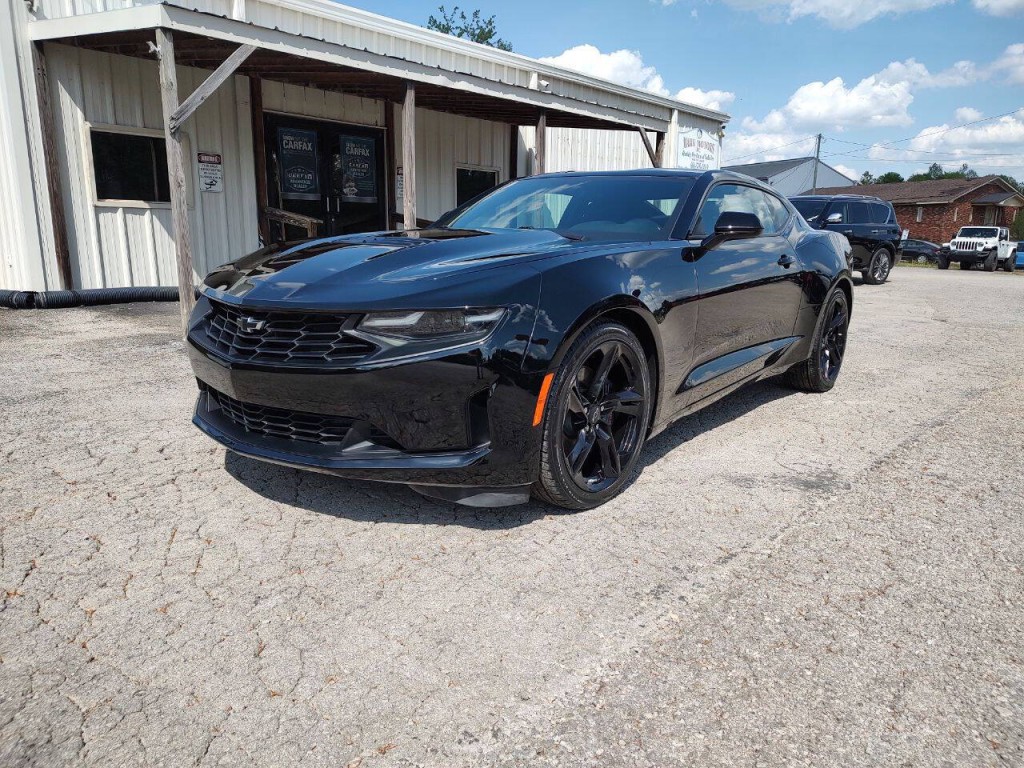 2023 Chevrolet Camaro Image 2