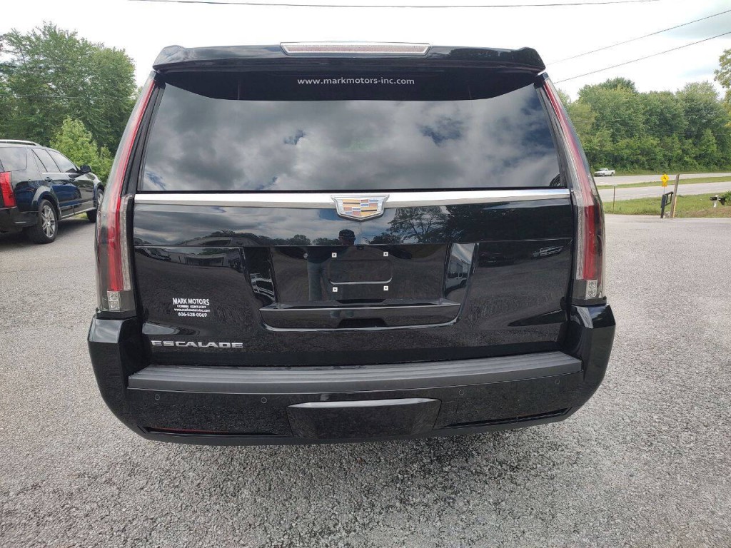 2016 Cadillac Escalade Image 5