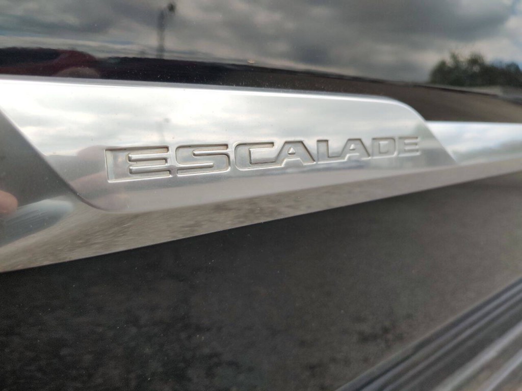 2016 Cadillac Escalade Image 10