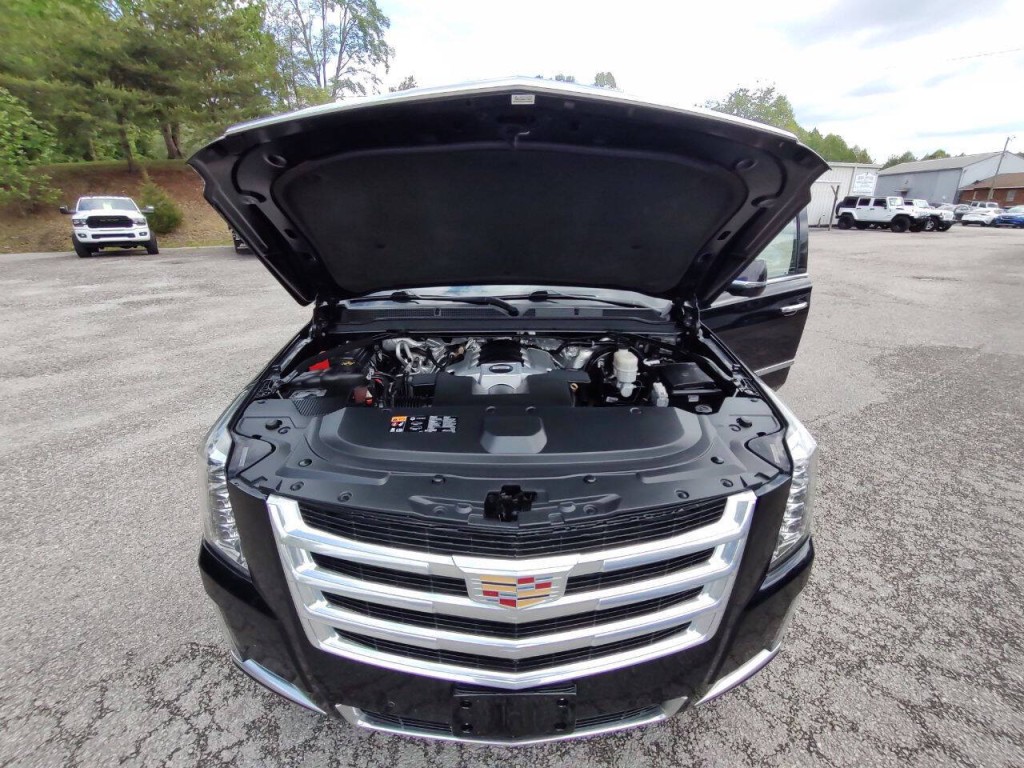 2016 Cadillac Escalade Image 13