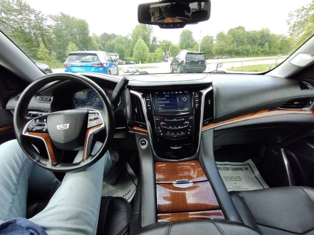 2016 Cadillac Escalade Image 17