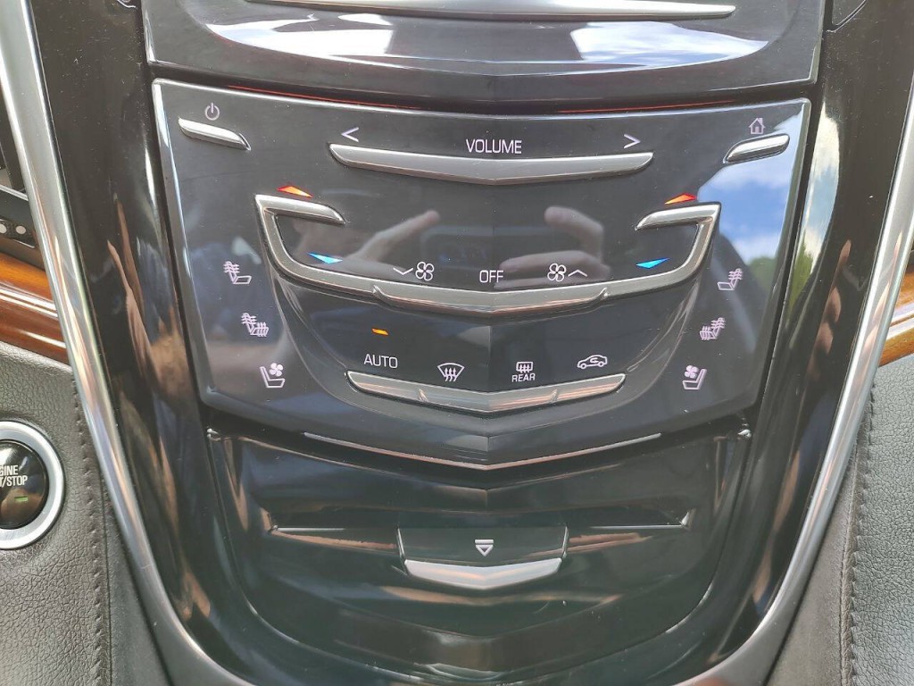 2016 Cadillac Escalade Image 21