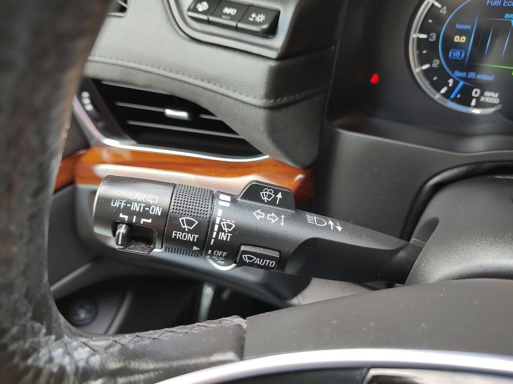 2016 Cadillac Escalade Image 30
