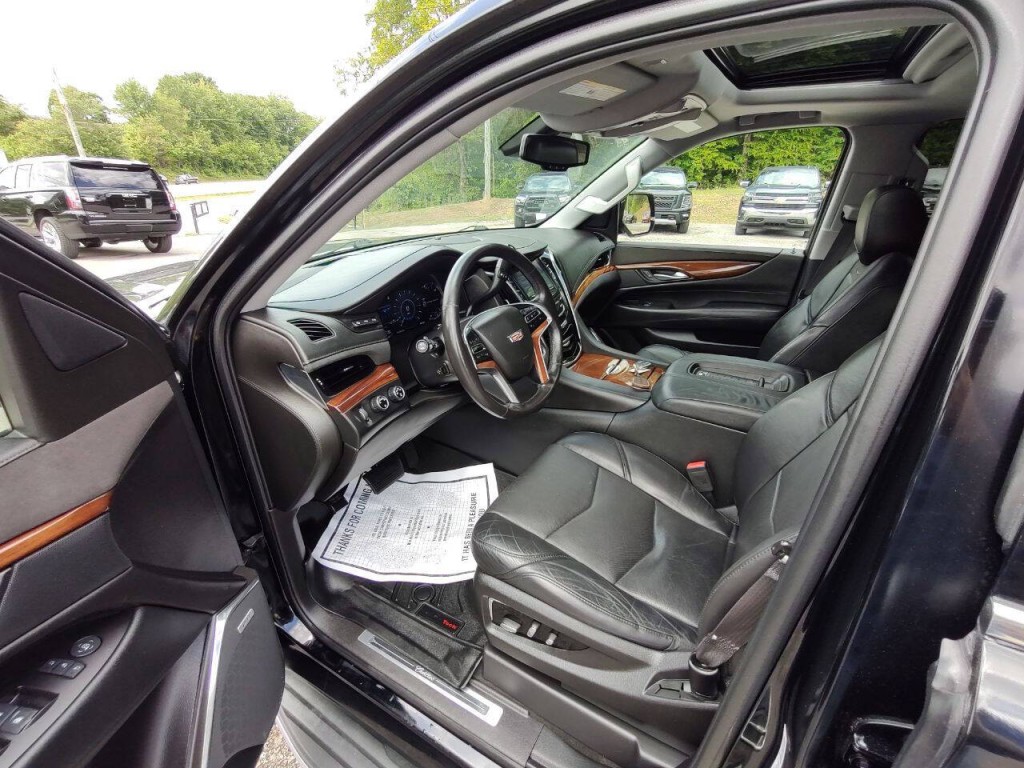 2016 Cadillac Escalade Image 32