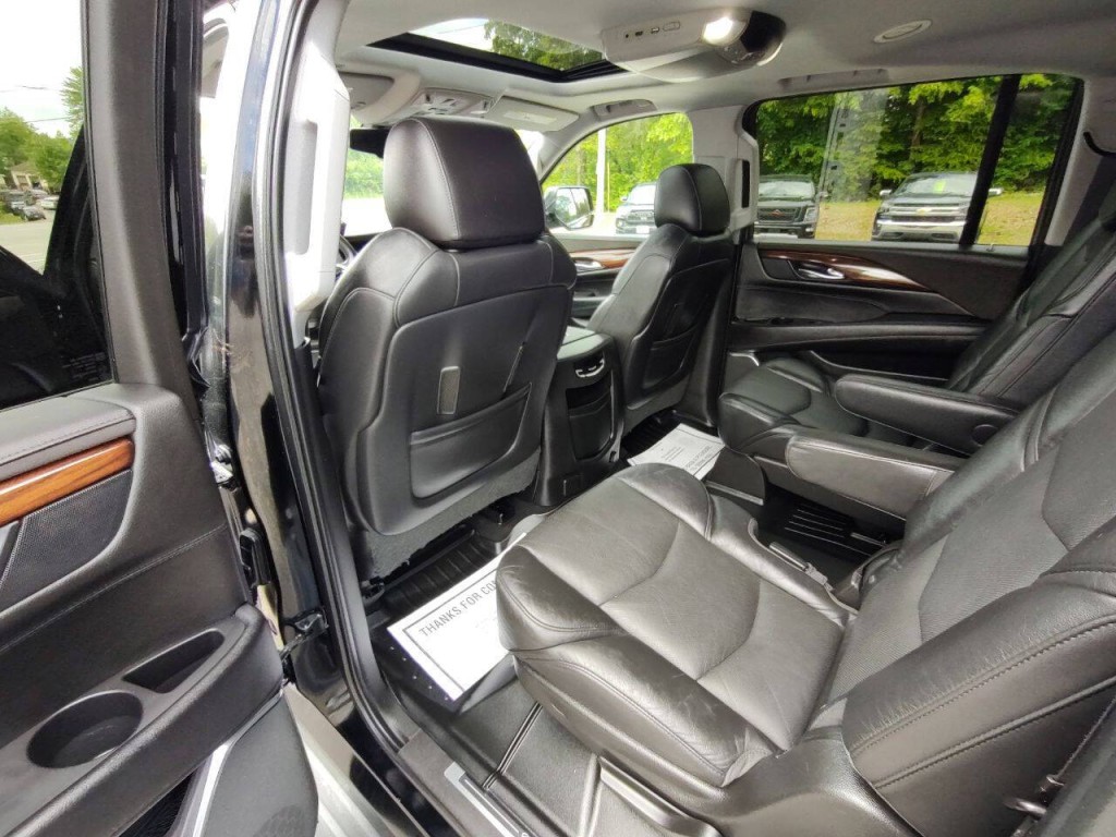 2016 Cadillac Escalade Image 34