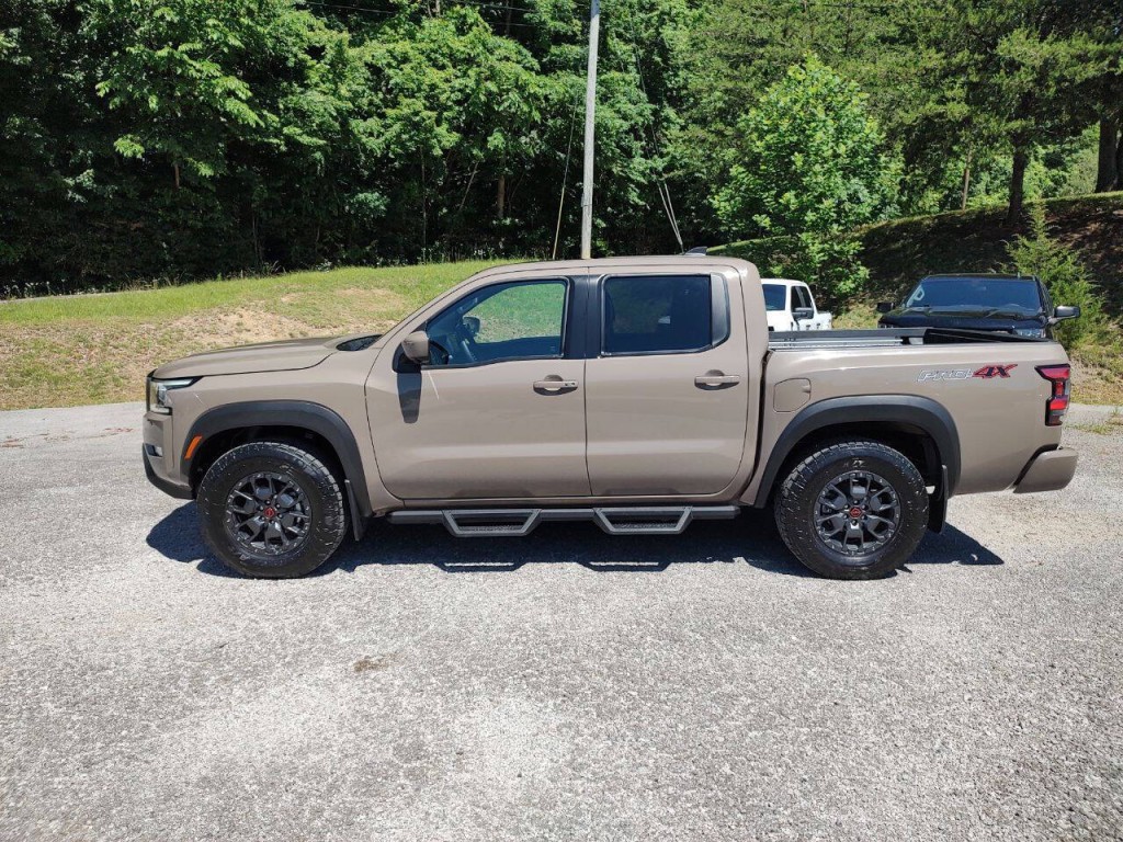 2024 Nissan Frontier Image 8