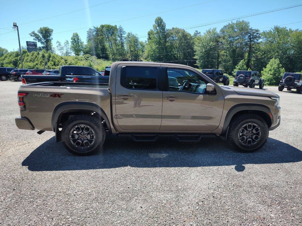 2024 Nissan Frontier Image 9
