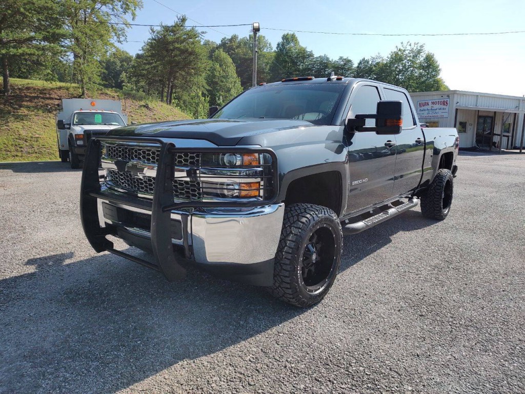 2019 Chevrolet Silverado 1500 Image 2