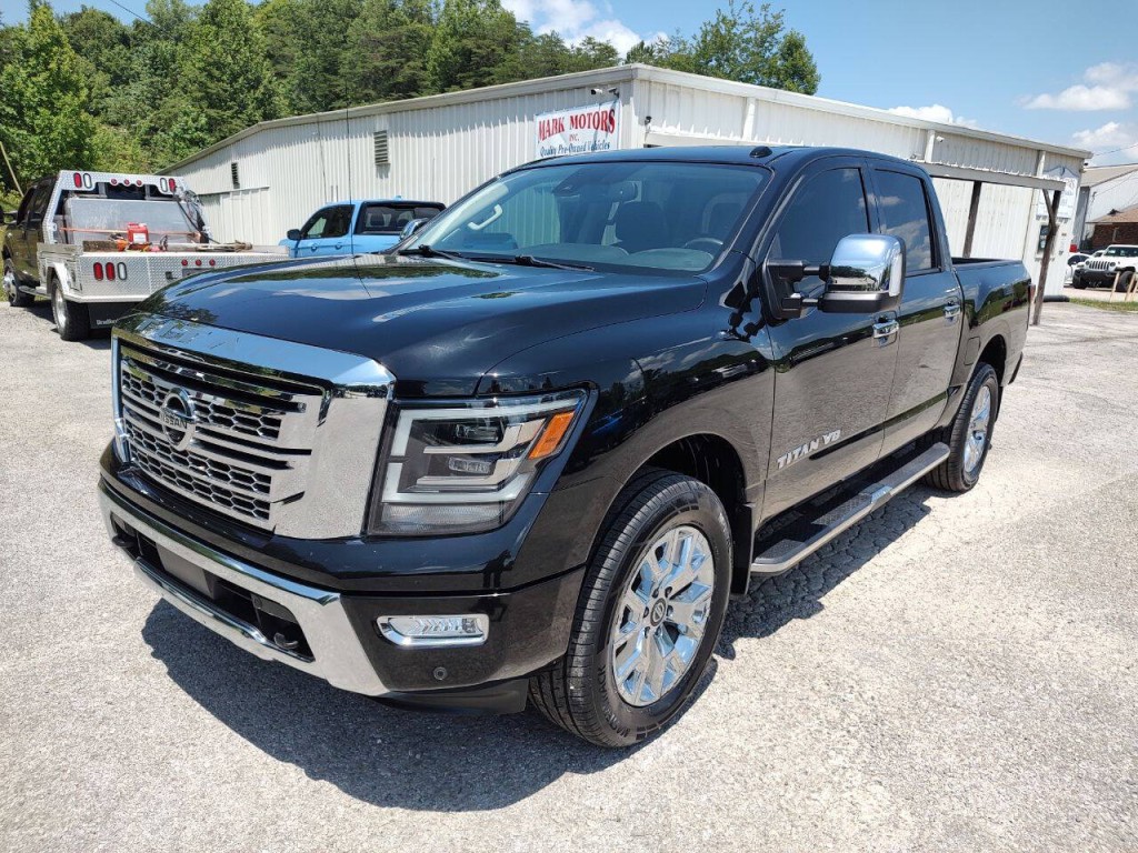 2020 Nissan Titan Image 2