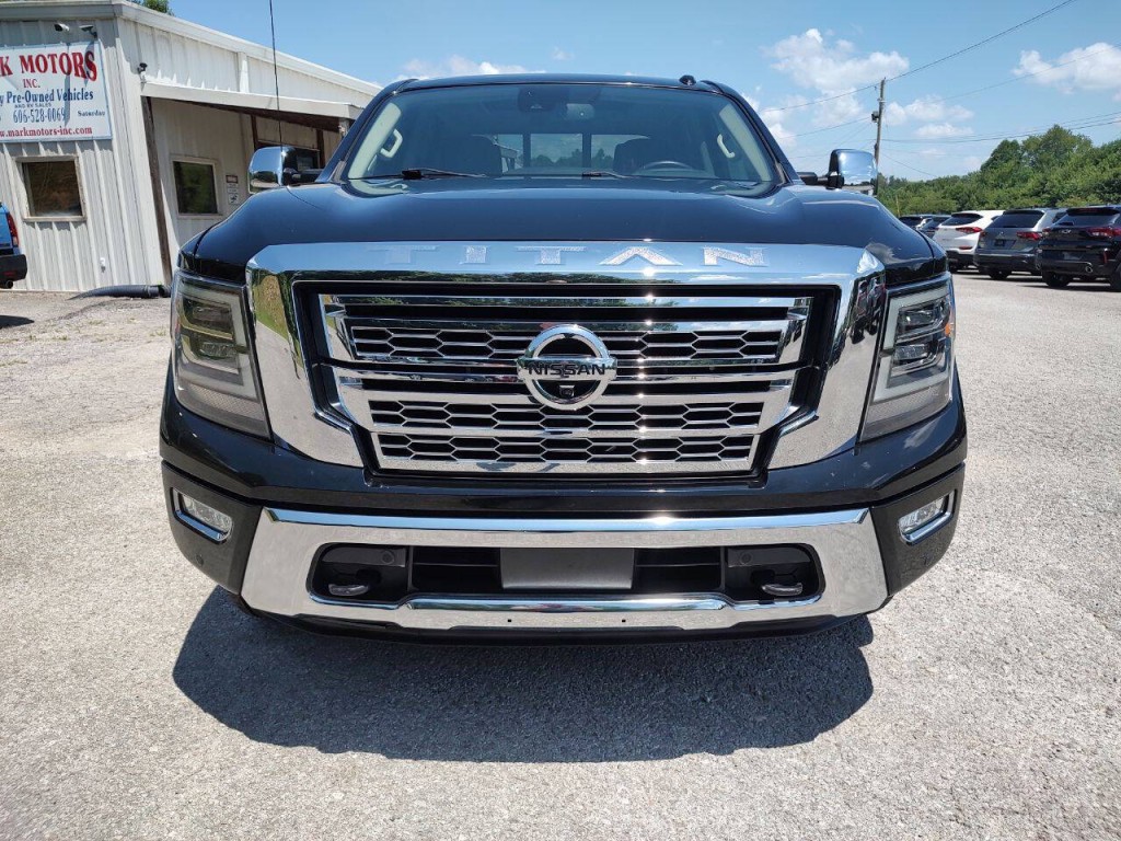 2020 Nissan Titan Image 3
