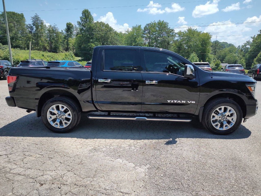 2020 Nissan Titan Image 8