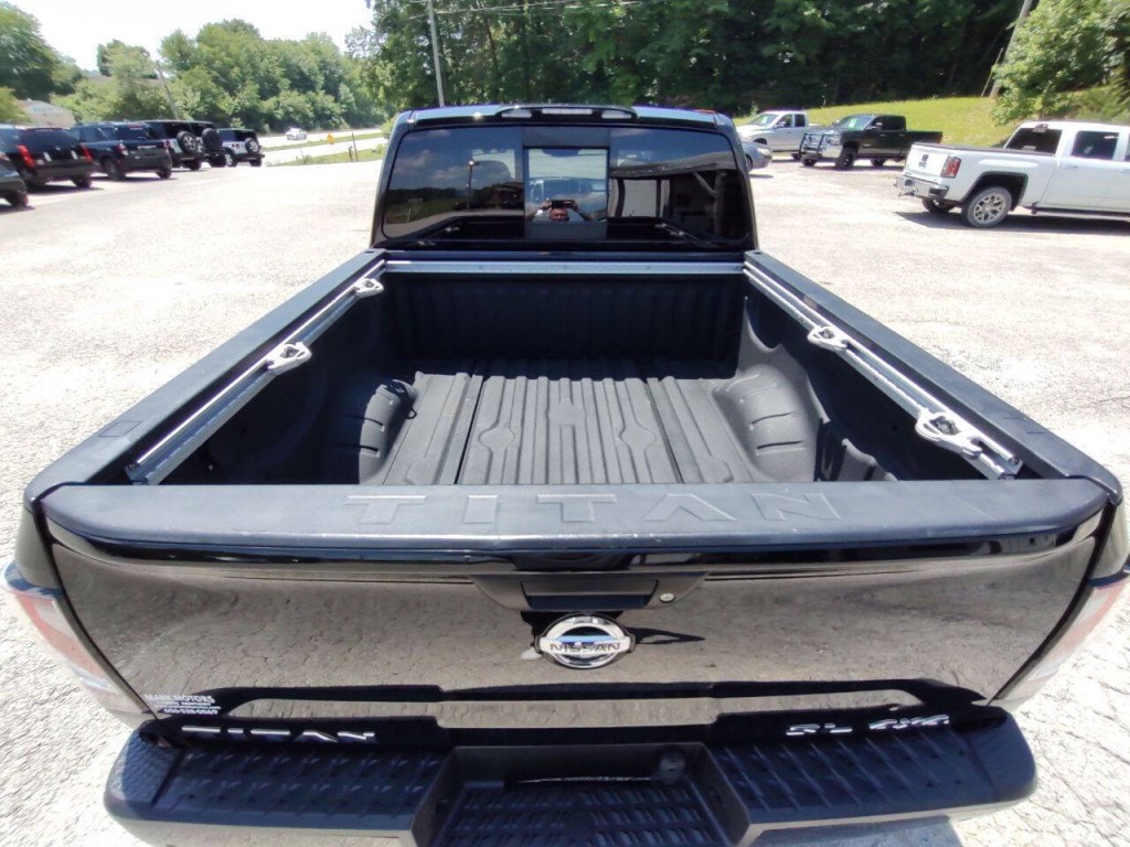2020 Nissan Titan Image 10