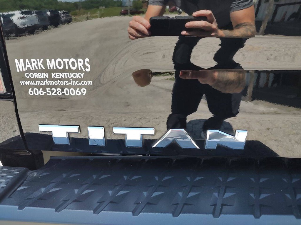 2020 Nissan Titan Image 13