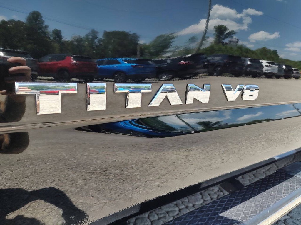 2020 Nissan Titan Image 15